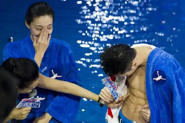 复赛将以双人跳的形式进行,近日"素颜女神"与王栎鑫搭档的跳水照曝光