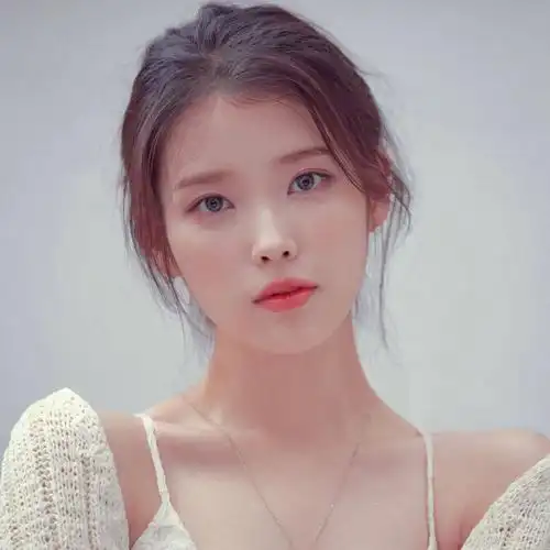 iu头像李知恩