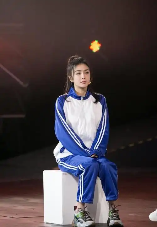 因出演"富察皇后"再次翻红,琼瑶:秦岚一滴泪,天上一颗星_网易订阅