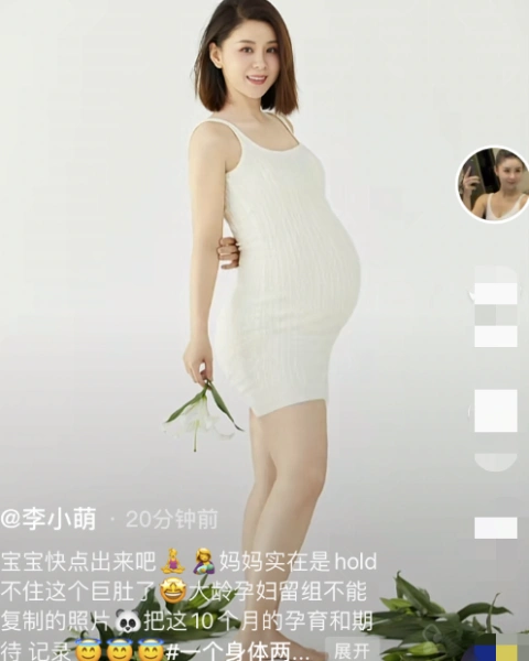 36岁李小萌晒二胎孕照大儿子亲吻孕肚十分可爱