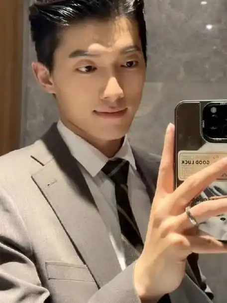 正脸是检验帅哥的重要标准