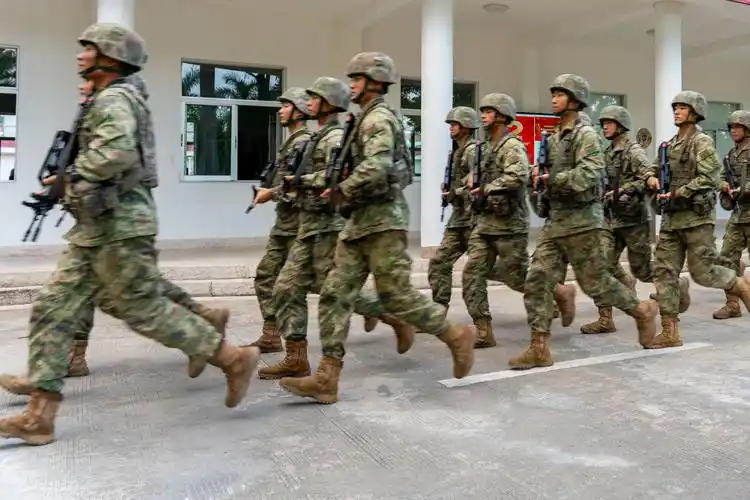 多视角感受装甲分队战备训练#】近日,东部战区陆军某旅装甲分队组织