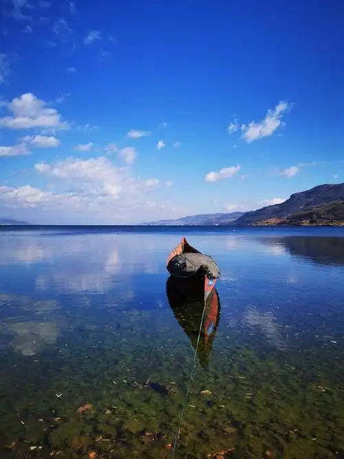 蓝色湖泊2 风光 水天一色 静怡 中国城"视" 湖水清澈湛蓝 湖湾 孤独的