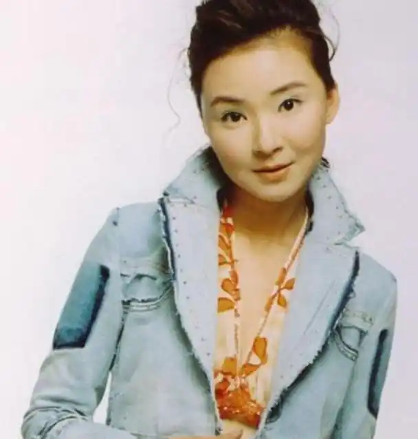 央视主播钱琳琳:二婚带儿子嫁小6岁影帝张译,丁克15年被宠成宝