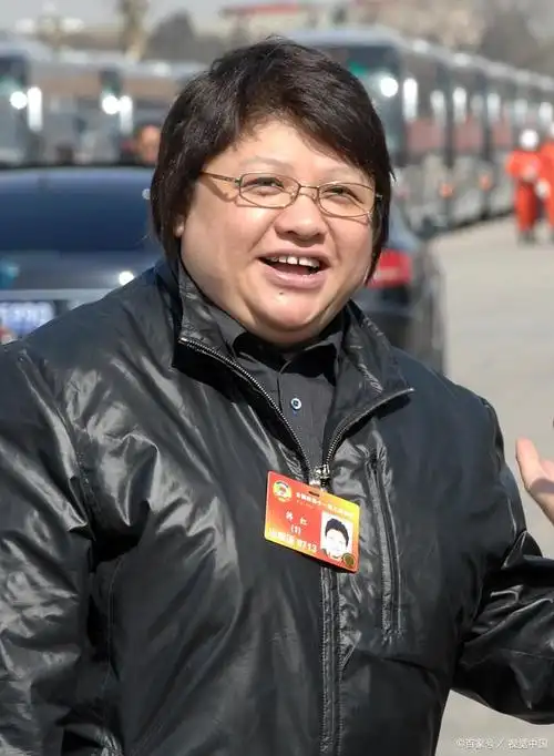 韩红瘦身惊人,新造型大变身,网友:她终于找回了自己!