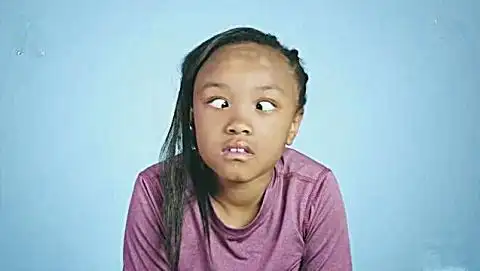 国外萌娃斗鸡眼比赛, 看完视频我感觉自己也成斗鸡眼了