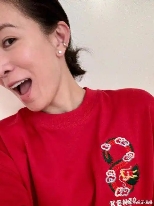 佘诗曼最新营业照,皮肤状态真的好好,素颜美神!|佘诗曼_新浪新闻