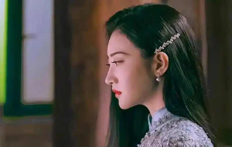 原创天生自带惊吓眼的女演员演起恐怖片真吓人