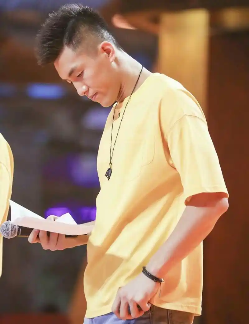 辽宁男篮,郭艾伦最帅照片,是不是? #郭艾伦