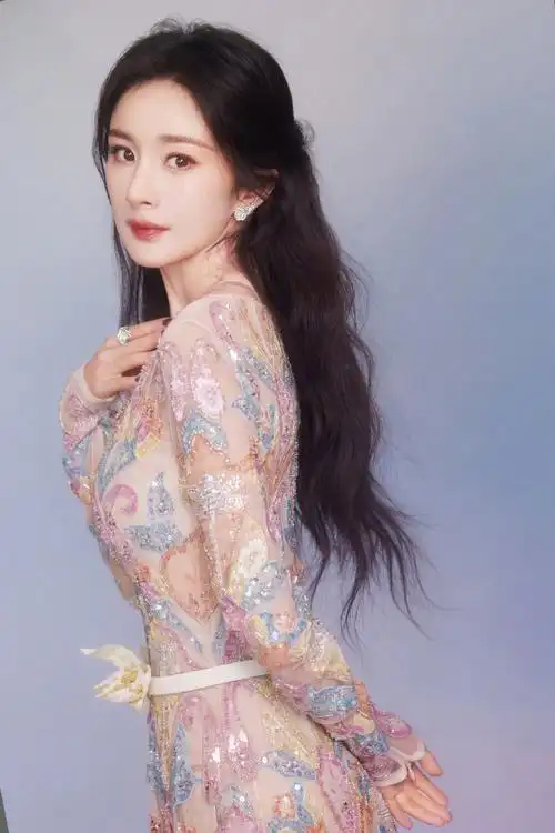 杨幂超话@杨幂花有约,春不负,愿人随春好,春与人宜.#手机里的幂mi