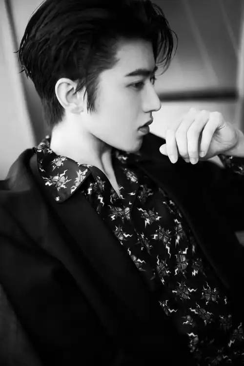 蔡徐坤gq盛典帅气活动照图片18