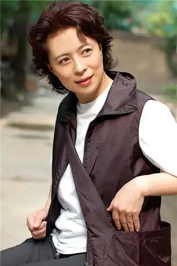 她是国家一级演员出道多年零绯闻丈夫背景强大