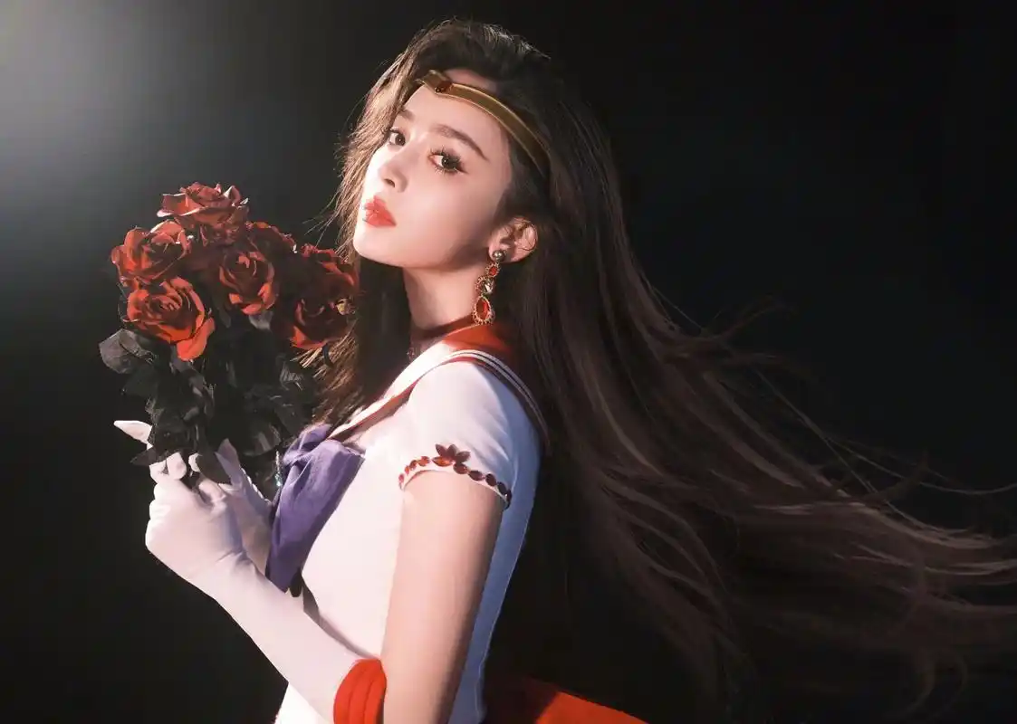 古力娜扎的一组美照曝光,她cos美少女战士太惊艳,细腰长腿身 - 抖音