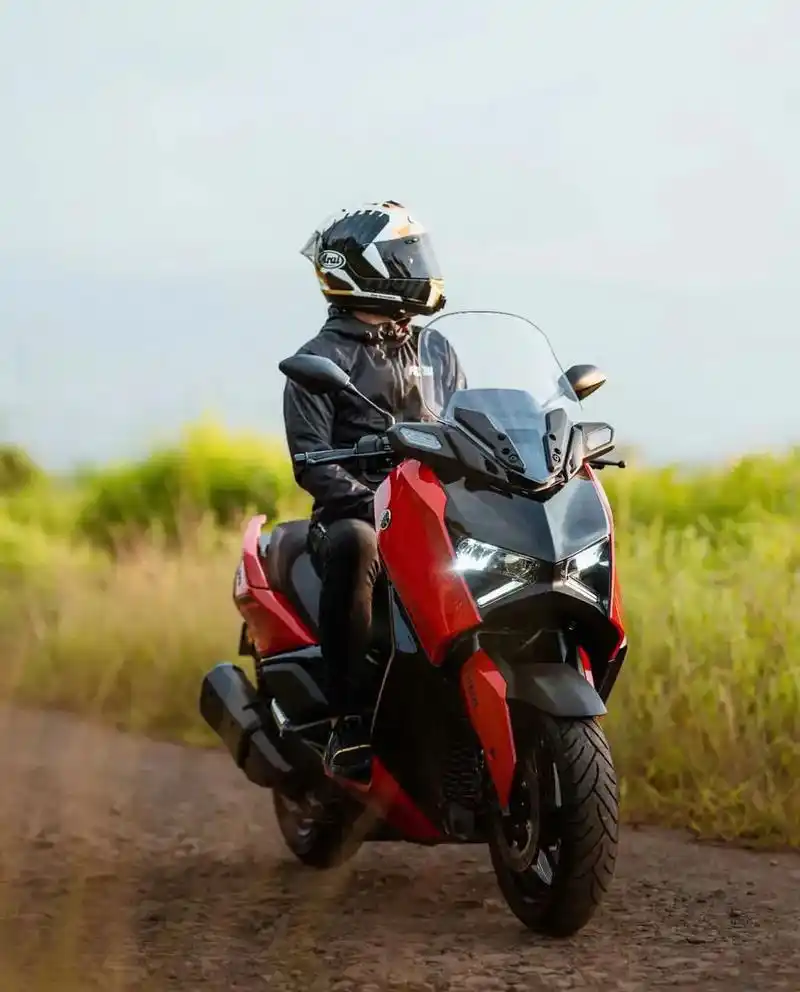 就问师不师骑帅不骑快 雅马哈 爱机车爱生活 雅马哈xmax300