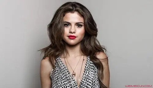 赛琳娜谈抑郁症缠身 90后女歌手与比伯复合4任男友被扒 比伯看赛琳娜