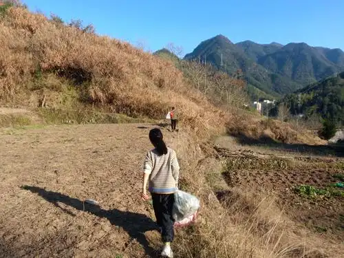 【实小"微.美"德育】今天,我做捡垃圾的小学生