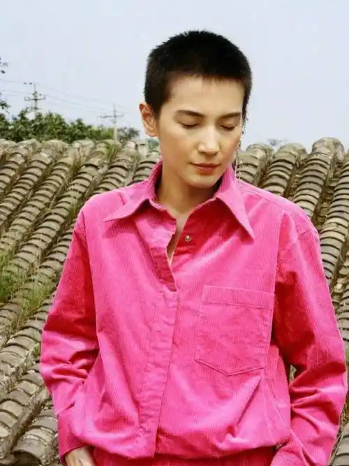 浅唠一下剃寸头的女生有多酷