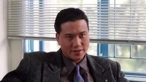 万梓良近况公开,头发稀疏身材发福,与小16岁娇妻甜蜜同框