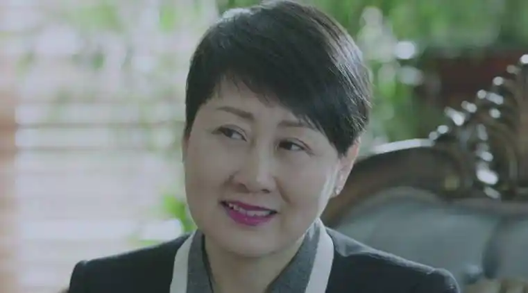 那张凯丽就是在一帮老戏骨里十分拉胯.