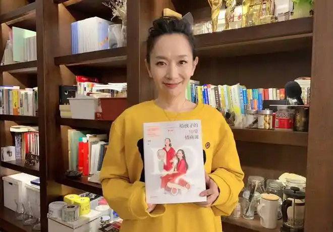 制作主持湖北卫视的《大王小王》,内蒙古电视台的《马兰花开》