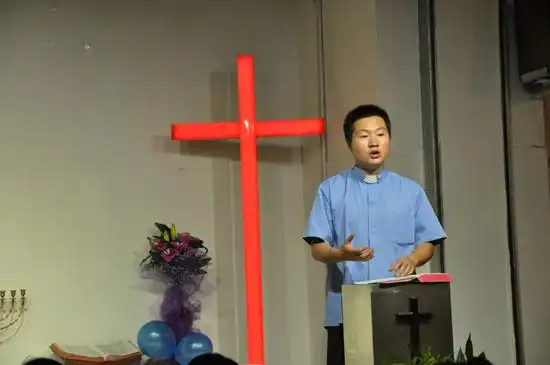 张牧师为主证道