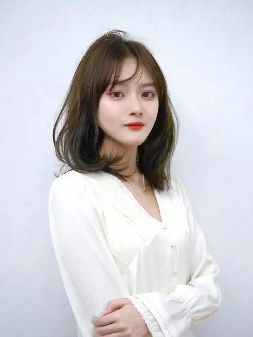 锁骨发减龄发型