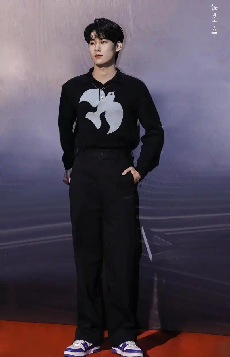 天使的脸蛋魔鬼的身材.#张真源 #帅哥 #crush @抖音 - 抖音