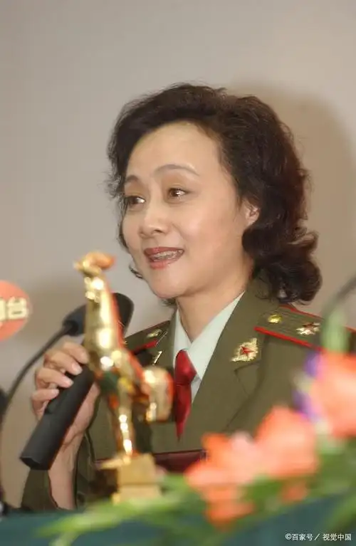 著名影视剧演员黄梅莹