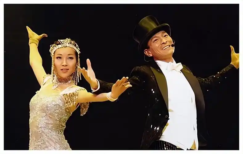 给刘德华舞伴20多年依然单身的赖文慧值吗