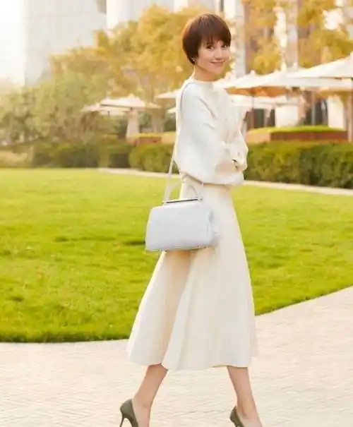 袁泉风衣秘籍穿出优雅高级感美到炸裂