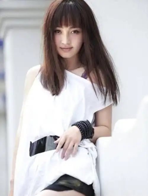 姚笛晒素颜自拍引骂战 姚笛该不该被原谅