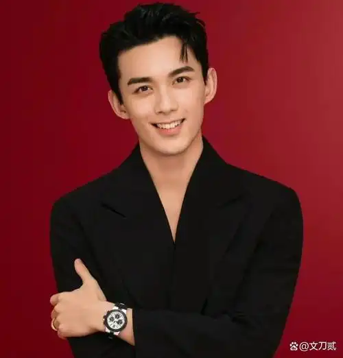 12位男演员笑容的杀伤力:杨洋真的很治愈,张翰堪称"邪门一笑"