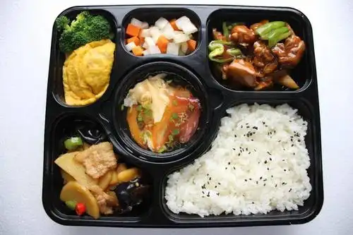 一外卖配送点内部实拍,人均13元的盒饭,原来是这样做出来的……_套餐