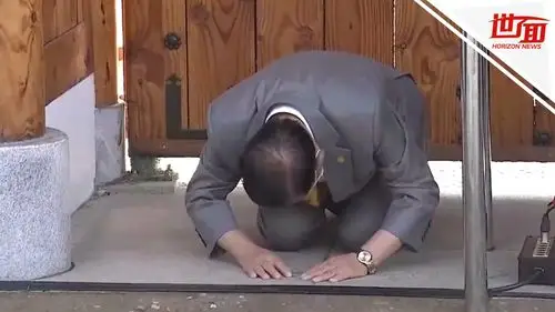 【视频】韩国近6成确诊病例与新天地有关 会长李万熙跪地道歉当地时间