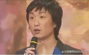 年轻的郑东汉是一个备受瞩目的娱乐圈巨头,他早早就掌控了宝丽金唱片