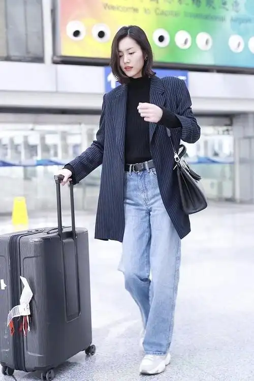 大表姐刘雯日常穿搭展现超模气场,学会3大法则,你也能如此吸睛