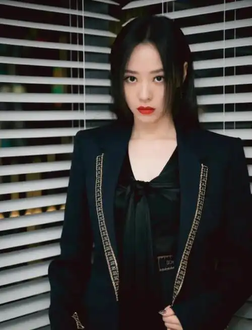 张靓颖深爱冯轲15年被骗走亿万身家离婚6年后二人天差地别