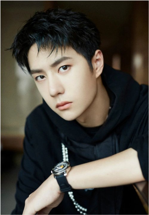 王一博24岁生日大片发布,西装造型简约帅气,比过去成熟不少_腾讯新闻