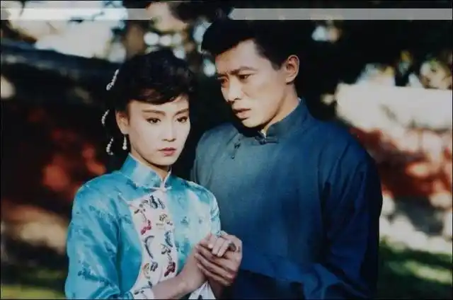 她是琼瑶剧头号催泪弹:19岁演戏,26岁爆红,52岁老公坠楼身亡