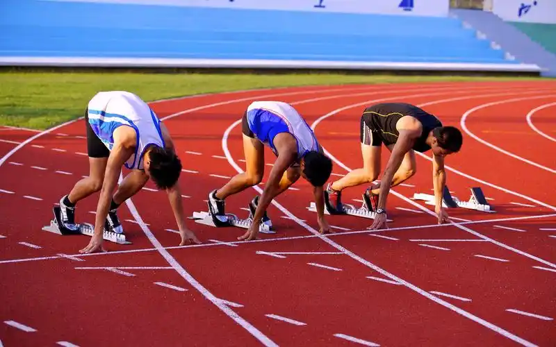 田径赛道上的起跑,高清图片,电脑桌面-壁纸族