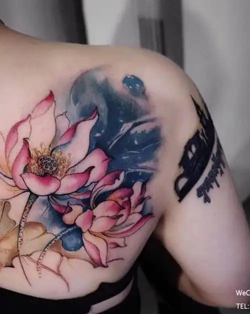 荷花纹身纹身图片_背部新传统荷花莲花纹身图案