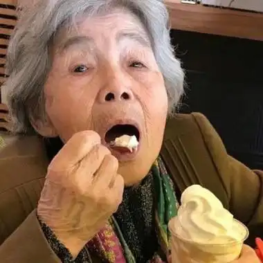 大妈搞笑头像真人版可爱(大妈头像图片真人搞笑丑)