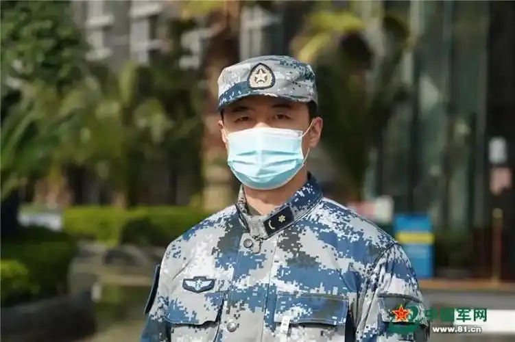 女儿问他何时凯旋,33年军龄的军医用一句唐诗回复