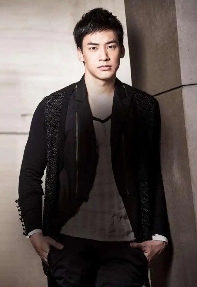 泰国男神bie继息影一年后,再度复出