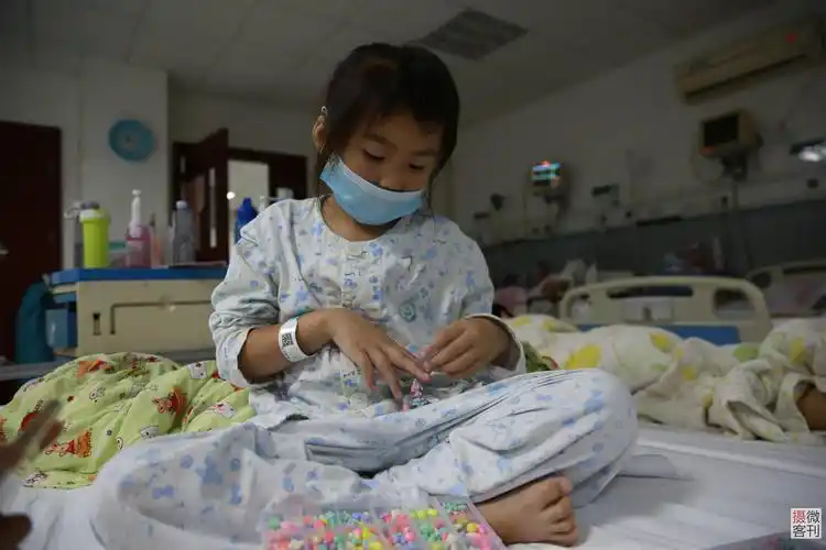 年轻妈妈刚去世6岁女儿又患白血病 姥姥痛哭隐瞒真相