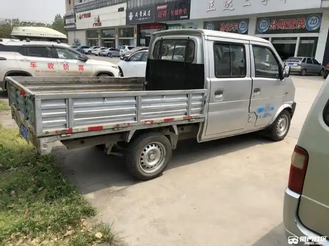 出售12年双排货车,带空调,2米货箱,费用齐全,一