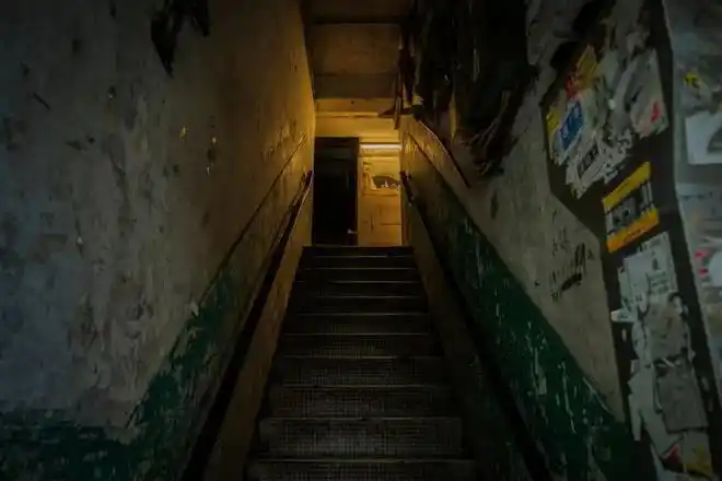 在香港劏房呆了十分钟,那里的贫困让我全程窒息