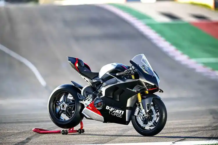 杜卡迪2022panigalev4sp2赛道特写