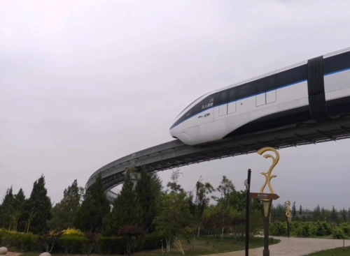 不过银川本地人认为云轨就是景区的一个交通工具而已,没参与城市交通