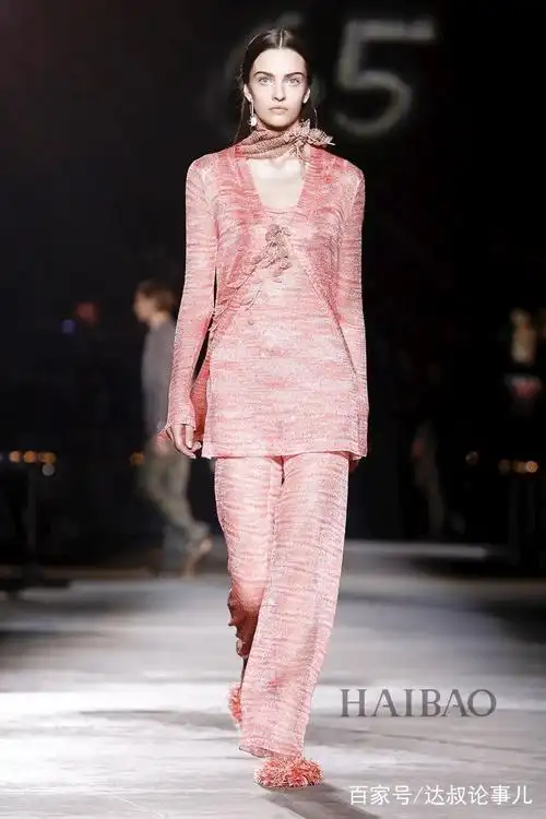 时装周:非常有大牌范,人群中脱颖而出,散发时尚气息